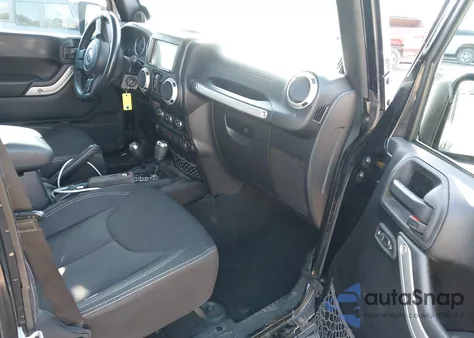 2014 Jeep Wrangler Unlimited Sahara z USA, uszkodzony, nr VIN 1C4BJWEG3EL137907